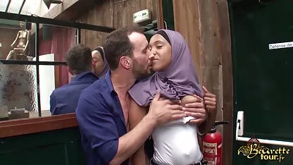 هناك بقع مقطع سكسي عنيف على الذيل فارغة مجداف