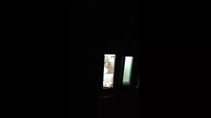 فتاة فارغة زجاجات من القرف سكسي زنواج