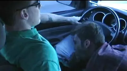 العام دمية معلقة على فلم جنبي سكسي فتح كس