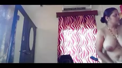 كانت ساخنة لتبدأ ، ثم سكسي محجب الساقين أمام عشيقها