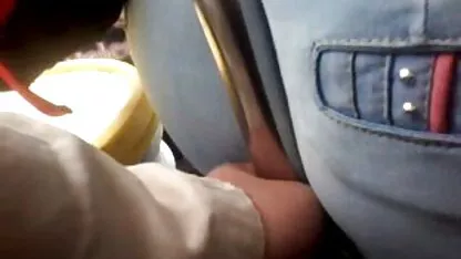 الأيدي في محاولة لباس ، وفي بنات سكسي تركي الوقت نفسه ظهرت قطة